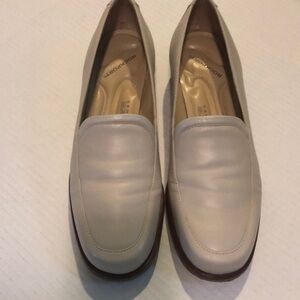 Rockport Leather Cream Cushioned Loafer Size 8/12
